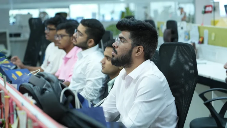 Rishi Jain teaching digital marketing at Digital Scholar Chennai